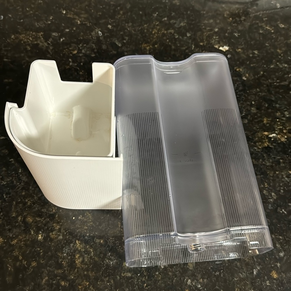 Nespresso Gran Lattissima Water tank and coffee pod